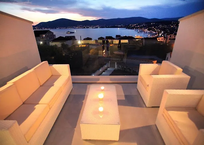 Leona Trogir