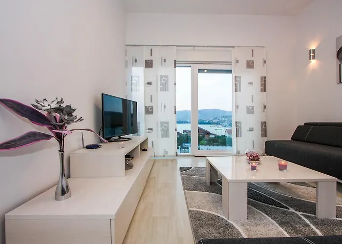 Leona Villa