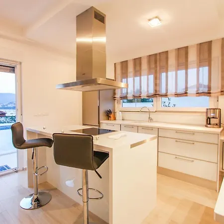 Leona 别墅 特罗吉尔